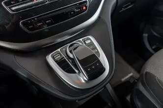 Mercedes-Benz V 220, 2.1, 120 kW, diesel, automatic, rear-wheel drive