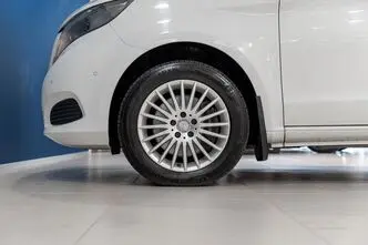 Mercedes-Benz V 220, 2.1, 120 kW, diesel, automatic, rear-wheel drive