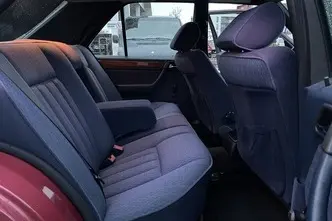 Mercedes-Benz E 200, 2.0, 100 kW, бензин, автомат, задний привод