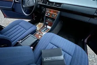 Mercedes-Benz E 200, 2.0, 100 kW, бензин, автомат, задний привод