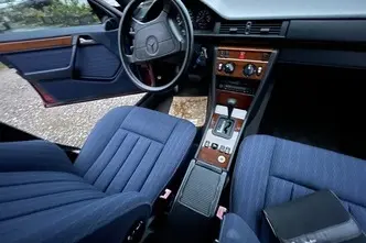 Mercedes-Benz E 200, 2.0, 100 kW, бензин, автомат, задний привод