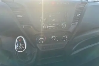 Iveco Daily, 3.0, 129 kW, dyzelinas, automatinė, galiniai varomieji ratai