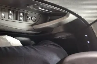 Peugeot 2008, elekter, automaat, esivedu