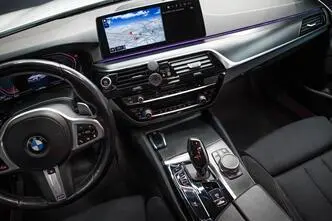 BMW 520, 2.0, 140 kW, hybrid, automatic, four-wheel drive