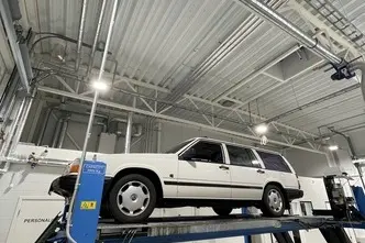 Volvo 940, 2.4, 96 kW, benzinas, automatinė, galiniai varomieji ratai