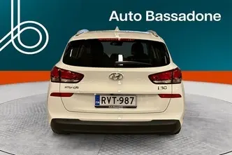 Hyundai i30, 1.5, 80 kW, бензин, механическая, передний привод