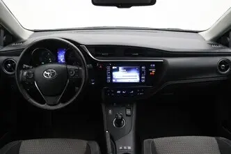 Toyota Auris, 1.8, 73 kW, гибрид, автомат, передний привод