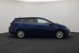 Toyota Auris, 1.8, 73 kW, гибрид, автомат, передний привод