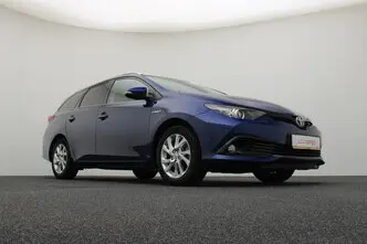 Toyota Auris, 1.8, 73 kW, гибрид, автомат, передний привод