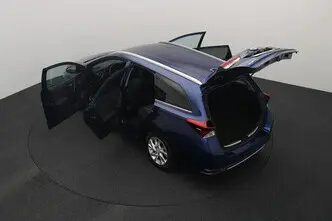 Toyota Auris, 1.8, 73 kW, гибрид, автомат, передний привод