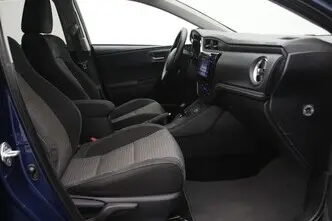 Toyota Auris, 1.8, 73 kW, гибрид, автомат, передний привод