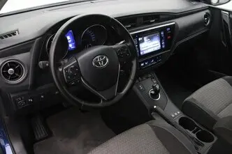 Toyota Auris, 1.8, 73 kW, гибрид, автомат, передний привод