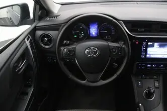Toyota Auris, 1.8, 73 kW, гибрид, автомат, передний привод