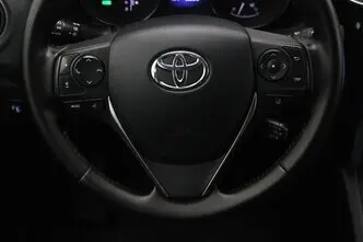 Toyota Auris, 1.8, 73 kW, гибрид, автомат, передний привод