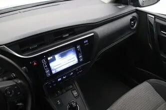 Toyota Auris, 1.8, 73 kW, гибрид, автомат, передний привод