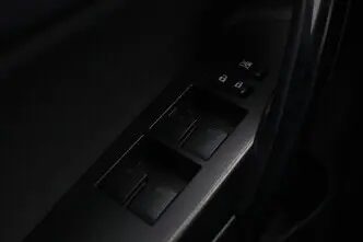 Toyota Auris, 1.8, 73 kW, гибрид, автомат, передний привод