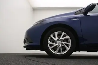 Toyota Auris, 1.8, 73 kW, гибрид, автомат, передний привод