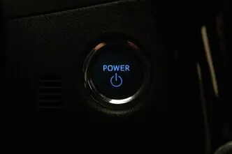 Toyota Auris, 1.8, 73 kW, гибрид, автомат, передний привод