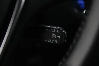 Toyota Auris, 1.8, 73 kW, гибрид, автомат, передний привод