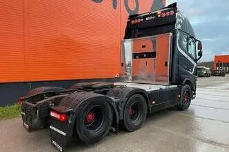 Volvo FH 16 750 6x4, 551 kW, дизель, автомат