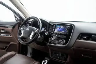 Mitsubishi Outlander, 2.0, 149 kW, automatic, four-wheel drive