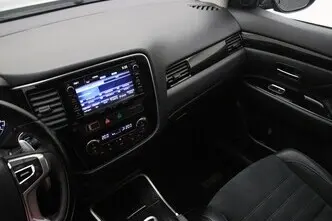 Mitsubishi Outlander, 2.0, 89 kW, plug-in hybrid, automatic, four-wheel drive