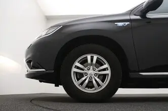 Mitsubishi Outlander, 2.0, 89 kW, plug-in hybrid, automatic, four-wheel drive