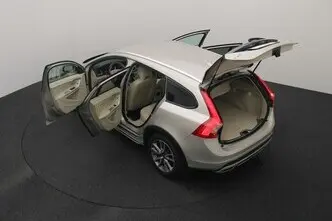 Volvo V60 Cross Country, 2.4, 140 kW, diesel, automatic, four-wheel drive