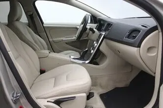 Volvo V60 Cross Country, 2.4, 140 kW, diesel, automatic, four-wheel drive