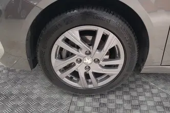 Peugeot 208, 1.2, 74 kW, petrol, automatic, front-wheel drive