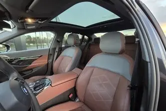 BMW i5, 250 kW, elekter, automaat, tagavedu