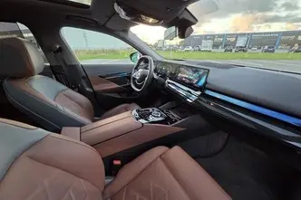 BMW i5, 250 kW, elekter, automaat, tagavedu