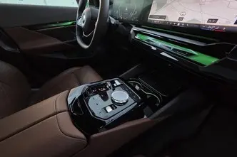 BMW i5, 250 kW, elekter, automaat, tagavedu