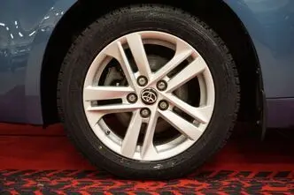 Toyota Corolla, 1.8, 72 kW, hybrid, automatic, front-wheel drive