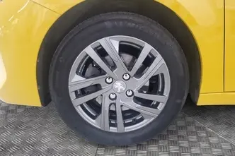 Peugeot 208, 1.2, 74 kW, petrol, automatic, front-wheel drive