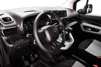 Citroën Berlingo, bensiin, manuaal, esivedu