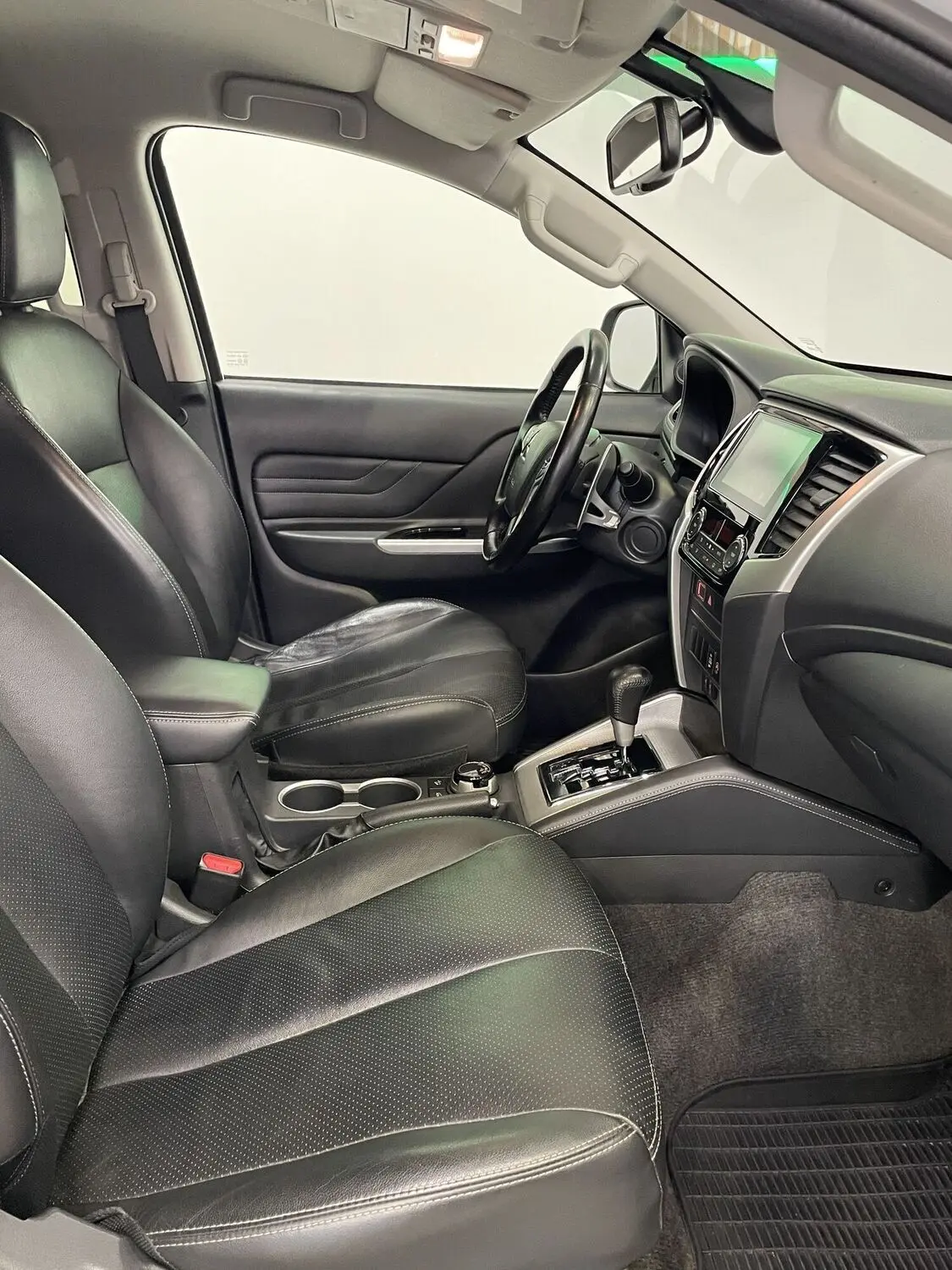 Mitsubishi L200, 2.3, 110 kW, дизель, автомат, полный привод