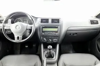 Volkswagen Jetta, 2.5, 125 kW, bensiin, manuaal, esivedu