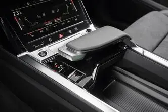 Audi e-tron, 300 kW, elekter, automaat, nelikvedu