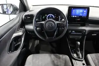 Toyota Yaris, 1.5, 68 kW, hybrid, automatic, front-wheel drive