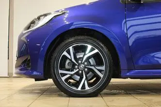 Toyota Yaris, 1.5, 68 kW, hybrid, automatic, front-wheel drive