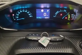 Peugeot 2008, electric, automatic, front-wheel drive