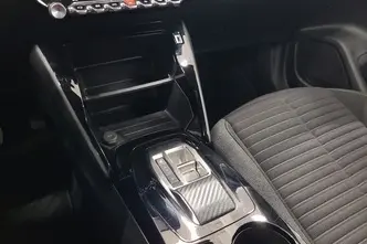 Peugeot 2008, electric, automatic, front-wheel drive