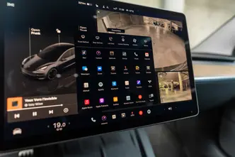 Tesla Model 3, 378 kW, electric, automatic, four-wheel drive