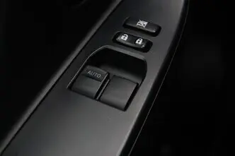 Toyota Yaris, 1.5, 82 kW, bensiin, manuaal, esivedu