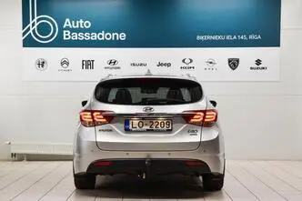 Hyundai i40, 1.7, 104 kW, diesel, automatic, front-wheel drive