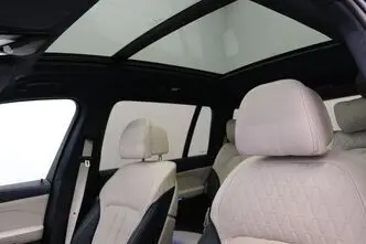 BMW X7, 3.0, 250 kW, hybrid, automatic, four-wheel drive