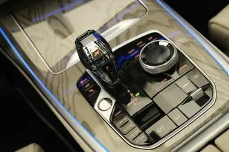 BMW X7, 3.0, 250 kW, hybrid, automatic, four-wheel drive