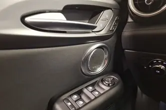 Alfa Romeo Tonale, 1.5, 96 kW, hybrid, automatic, front-wheel drive