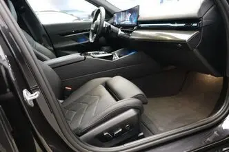 BMW 520, 2.0, 145 kW, hibrīds, automātiskā, pilnpiedziņa